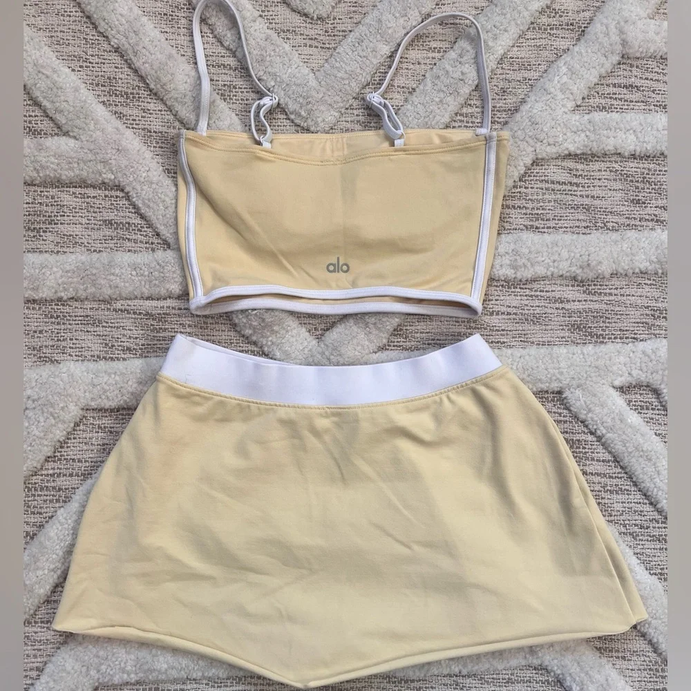 Set! ALO Outfit Streamlined Airbrush Bra Tank XS & skirt XS Warm Butter & White